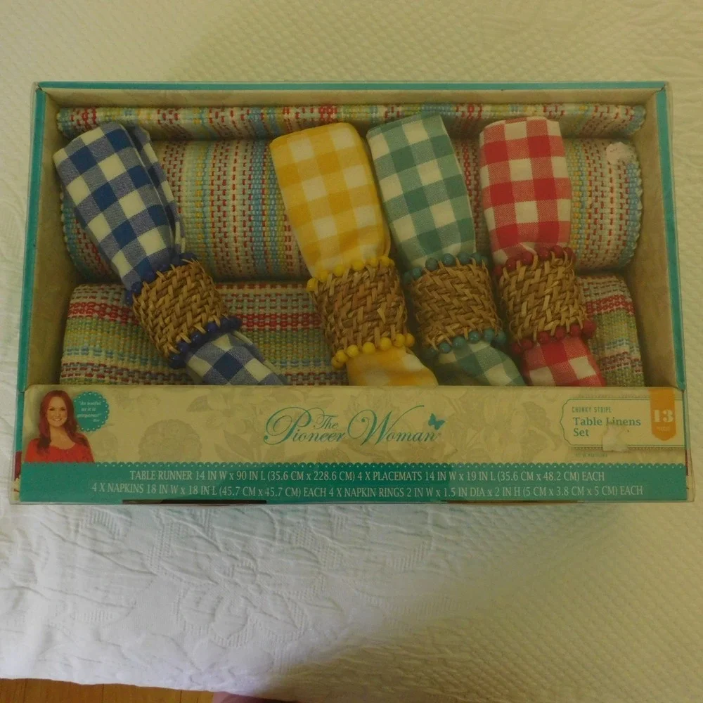 Pioneer Woman Chunky Stripe 13 Piece Table Linens